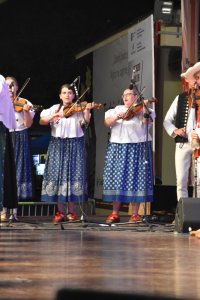 Piąty dzień Tygodnia Kultury Beskidzkiej w Wiśle - występy w wiślańskim amfiteatrze - Zespół Istebna